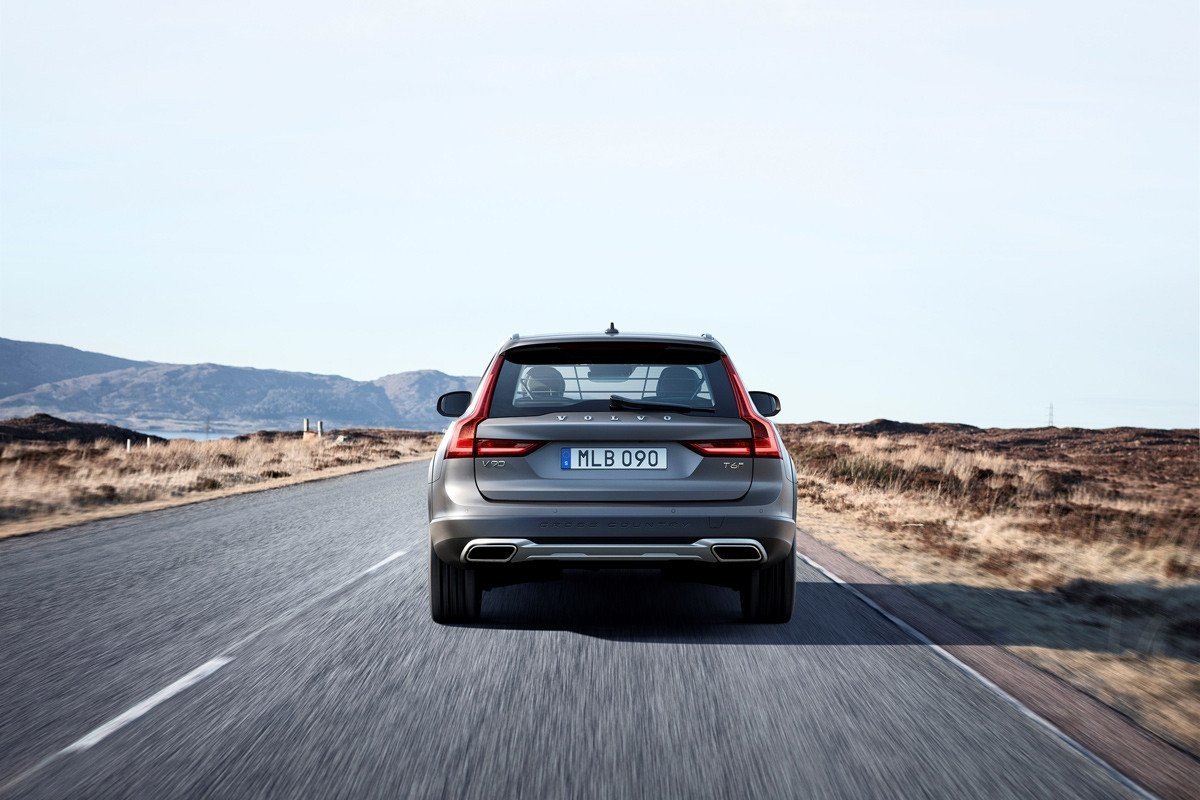 El Volvo V90 ya tiene su versión campera Cross Country