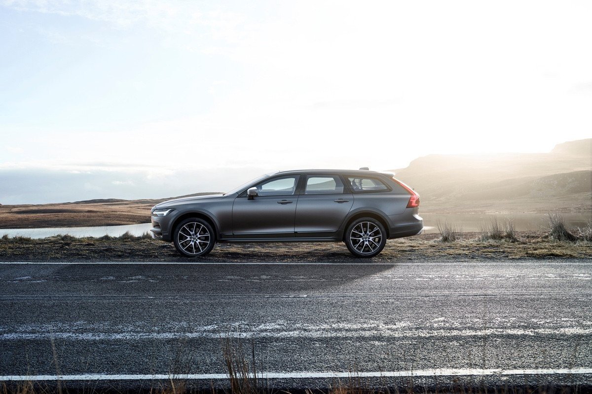 El Volvo V90 ya tiene su versión campera Cross Country