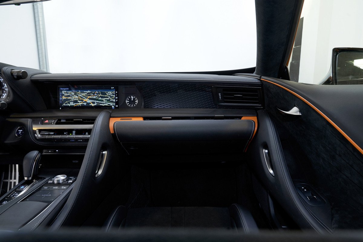 Nuevos Lexus UX 250h Engawa y LC 500h Matte Prototype