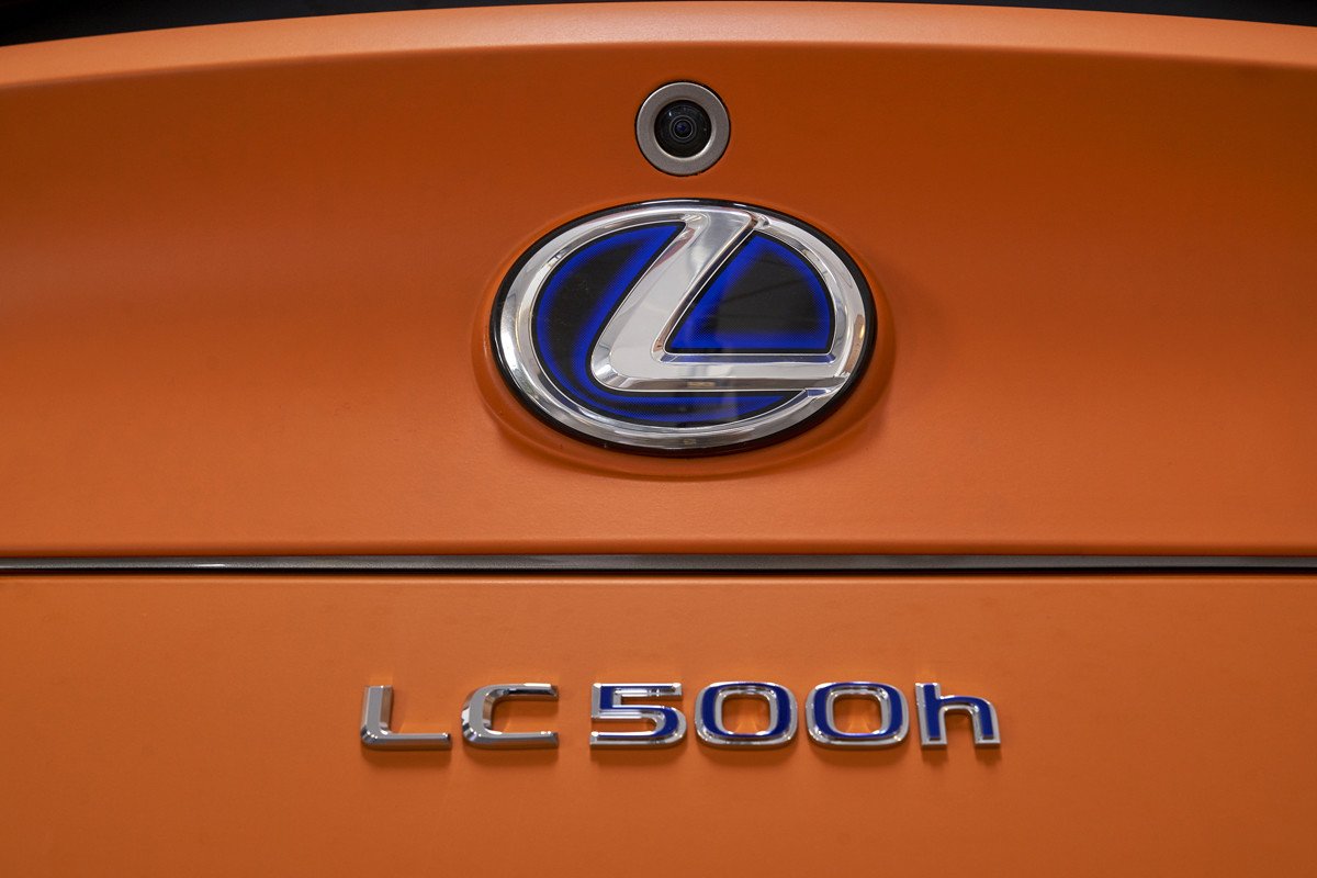 Nuevos Lexus UX 250h Engawa y LC 500h Matte Prototype