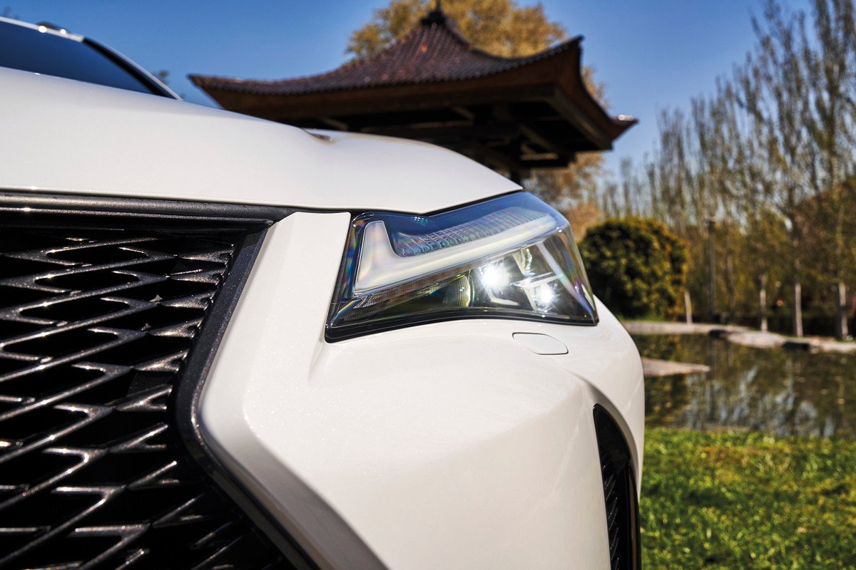 Nuevos Lexus UX 250h Engawa y LC 500h Matte Prototype