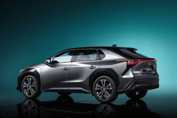Toyota bZ4X, el SUV eléctrico con carga solar que inicia una nueva era