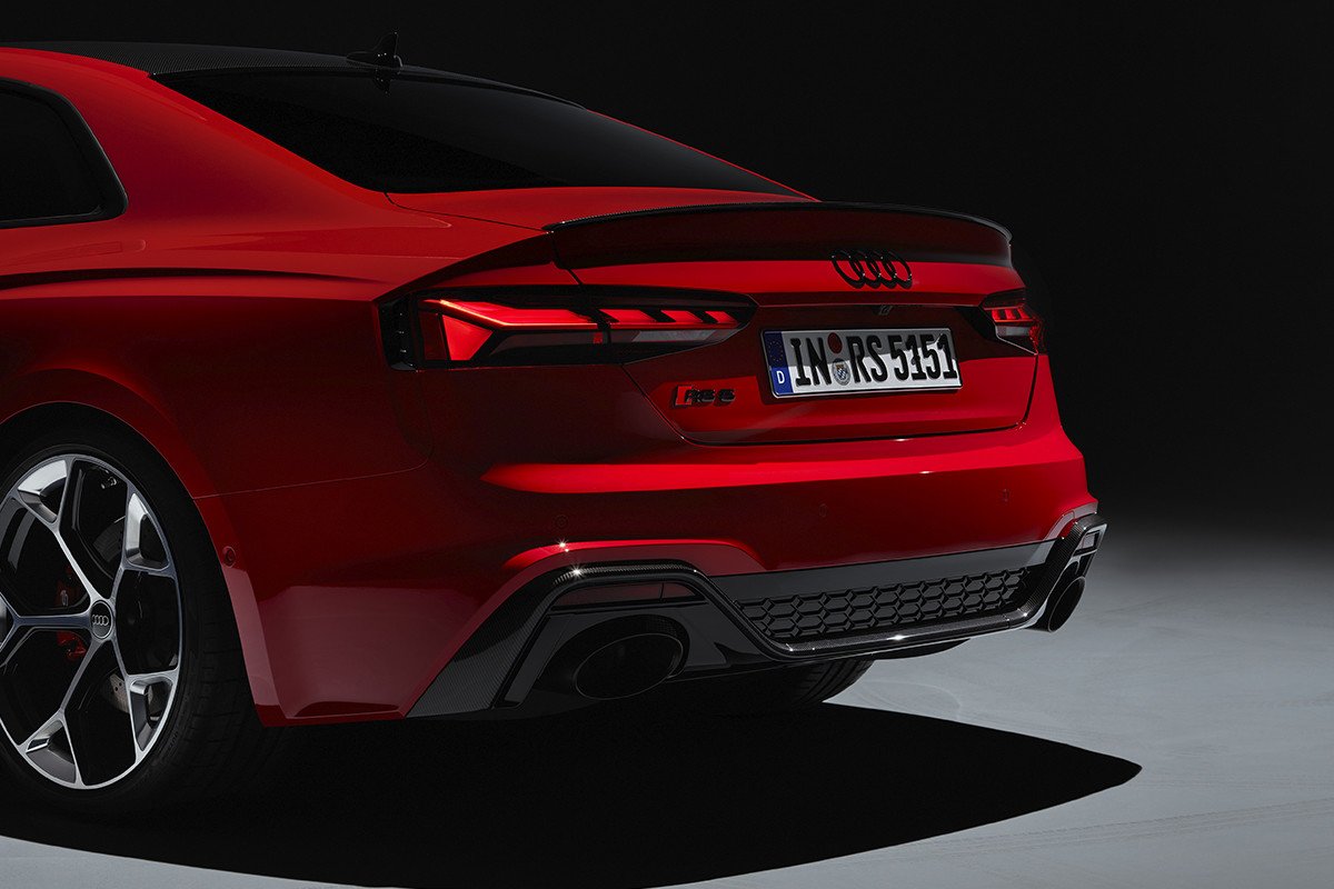 detalle culo y escapes audi rs5