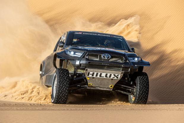 Toyota presenta el GR DKR Hilux y a sus cuatro pilotos para el Dakar 2022