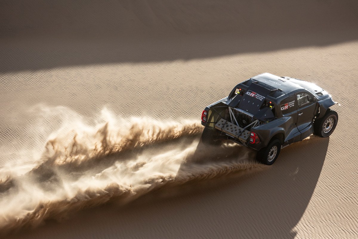 Toyota presenta el GR DKR Hilux y a sus cuatro pilotos para el Dakar 2022