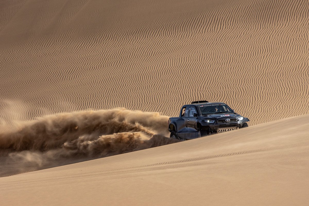 Toyota presenta el GR DKR Hilux y a sus cuatro pilotos para el Dakar 2022
