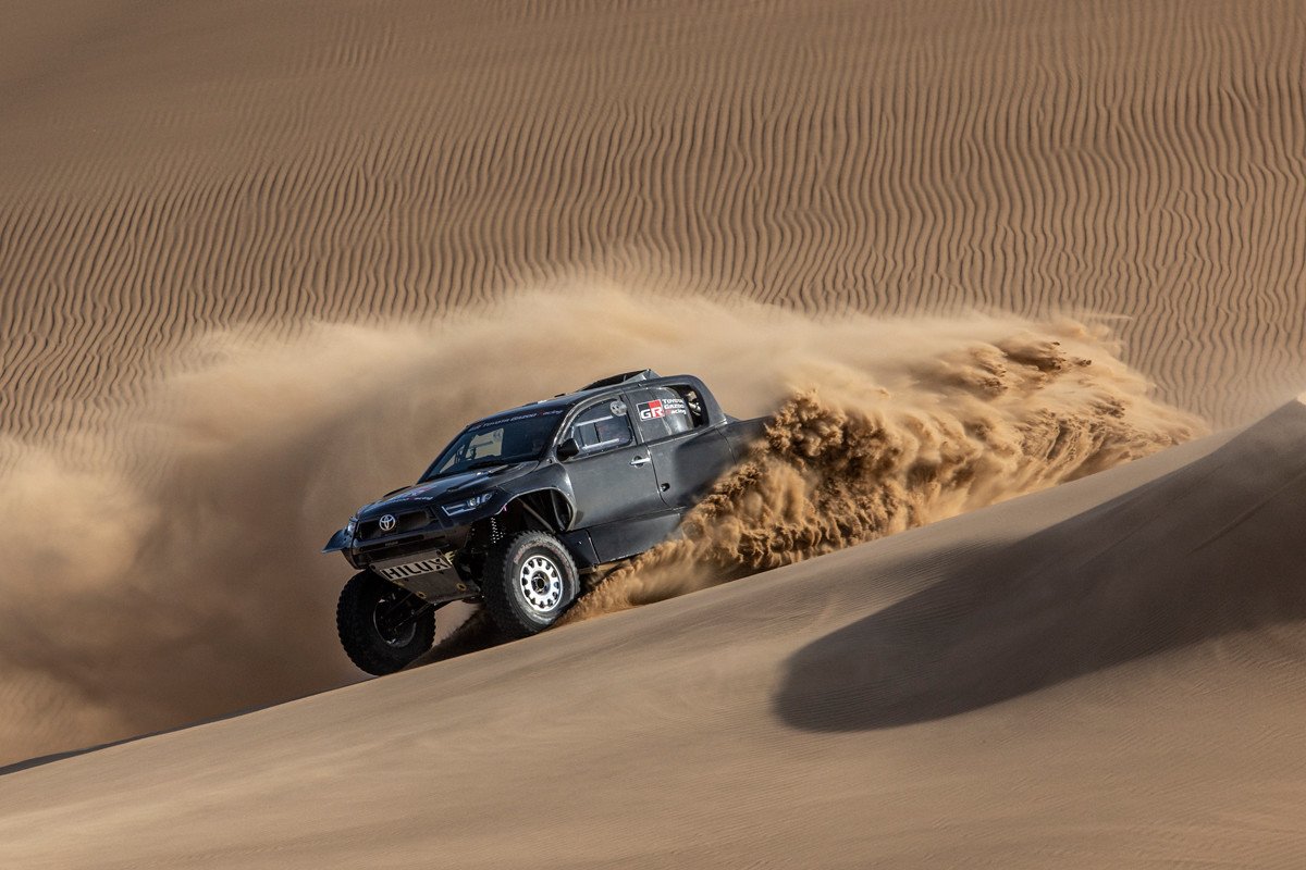 Toyota presenta el GR DKR Hilux y a sus cuatro pilotos para el Dakar 2022