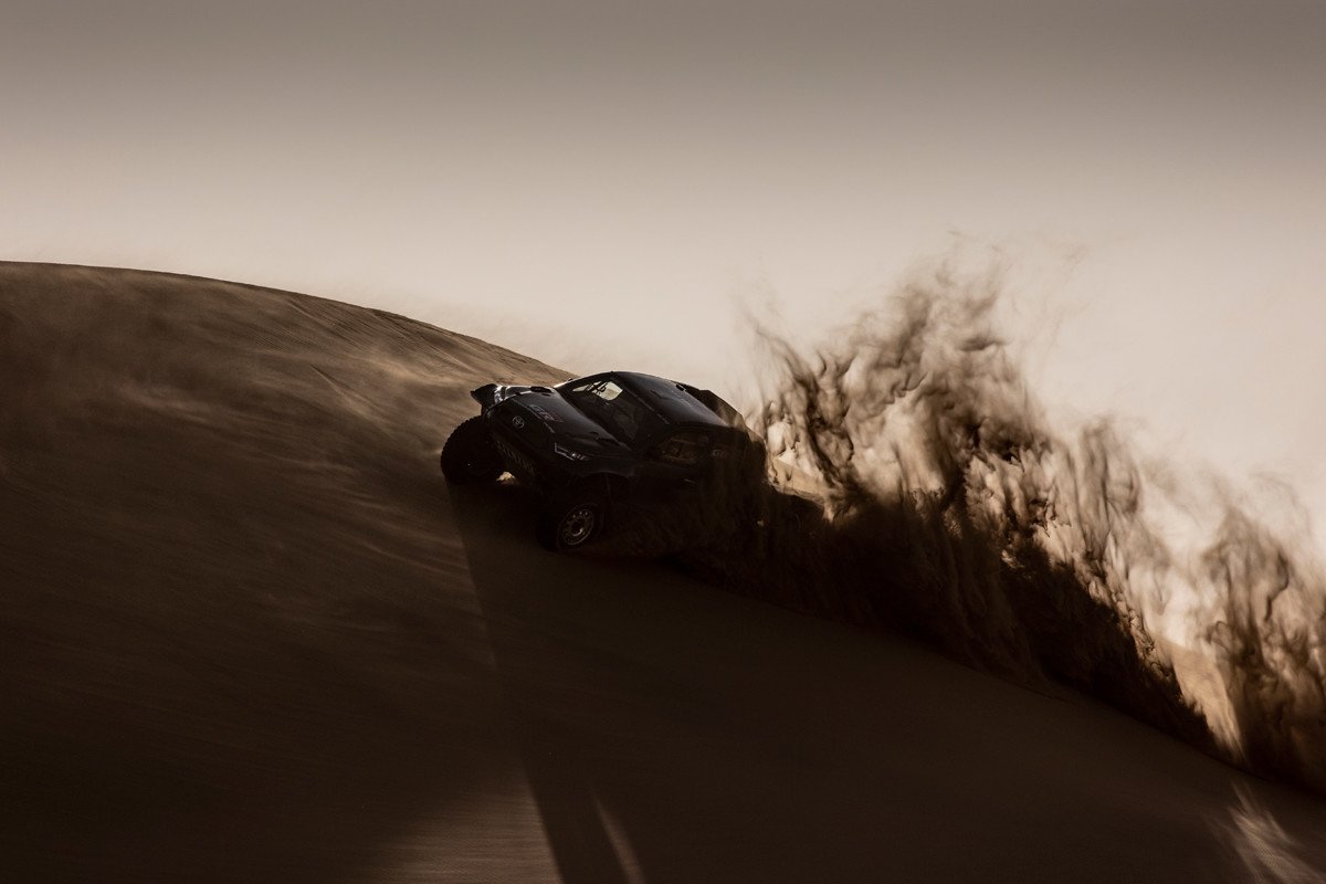 Toyota presenta el GR DKR Hilux y a sus cuatro pilotos para el Dakar 2022