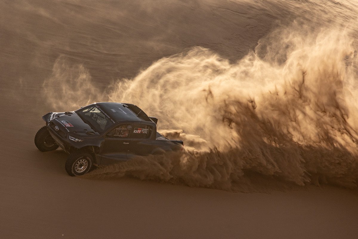 Toyota presenta el GR DKR Hilux y a sus cuatro pilotos para el Dakar 2022