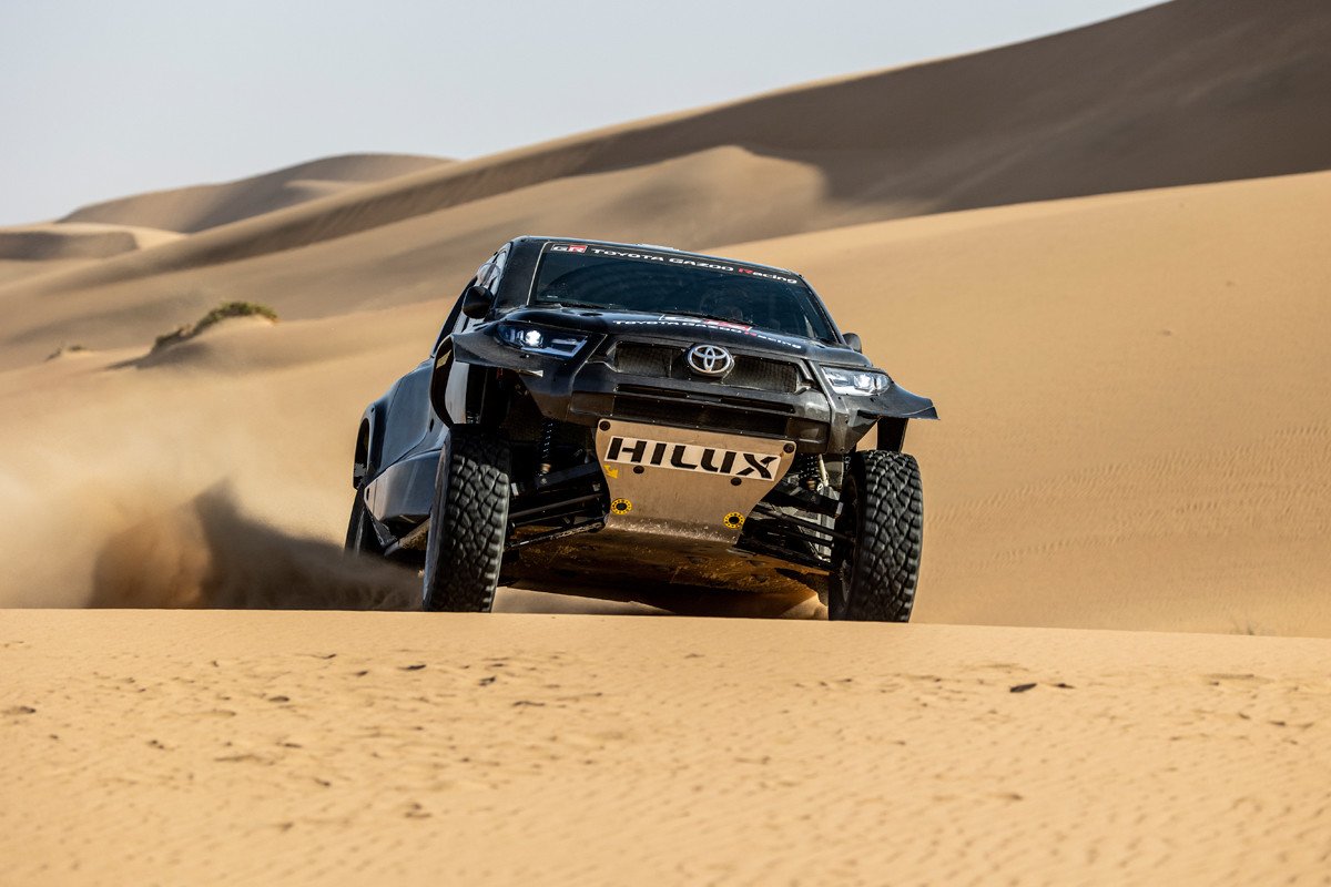 Toyota presenta el GR DKR Hilux y a sus cuatro pilotos para el Dakar 2022