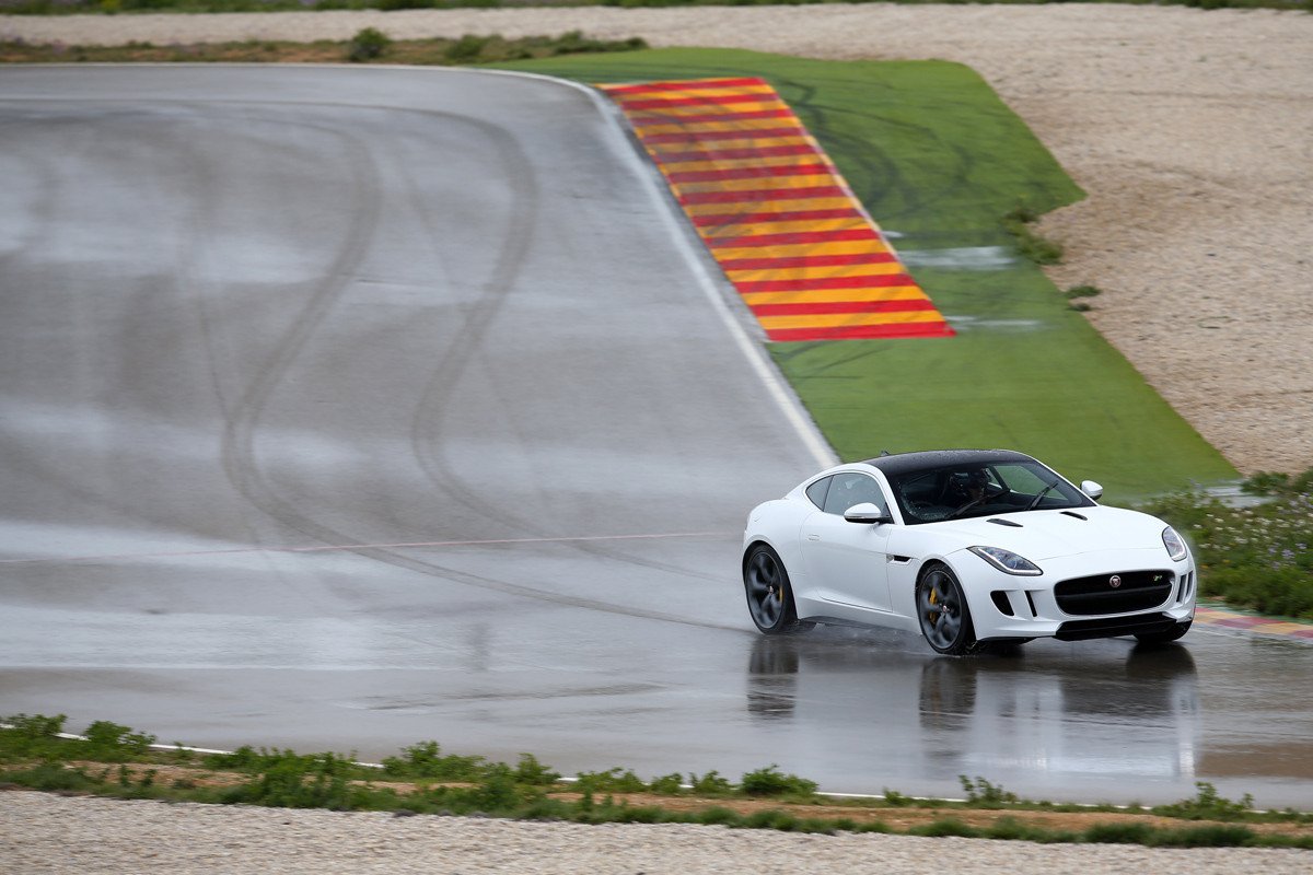 Jaguar F-Type Coupé, presentación y prueba en circuito