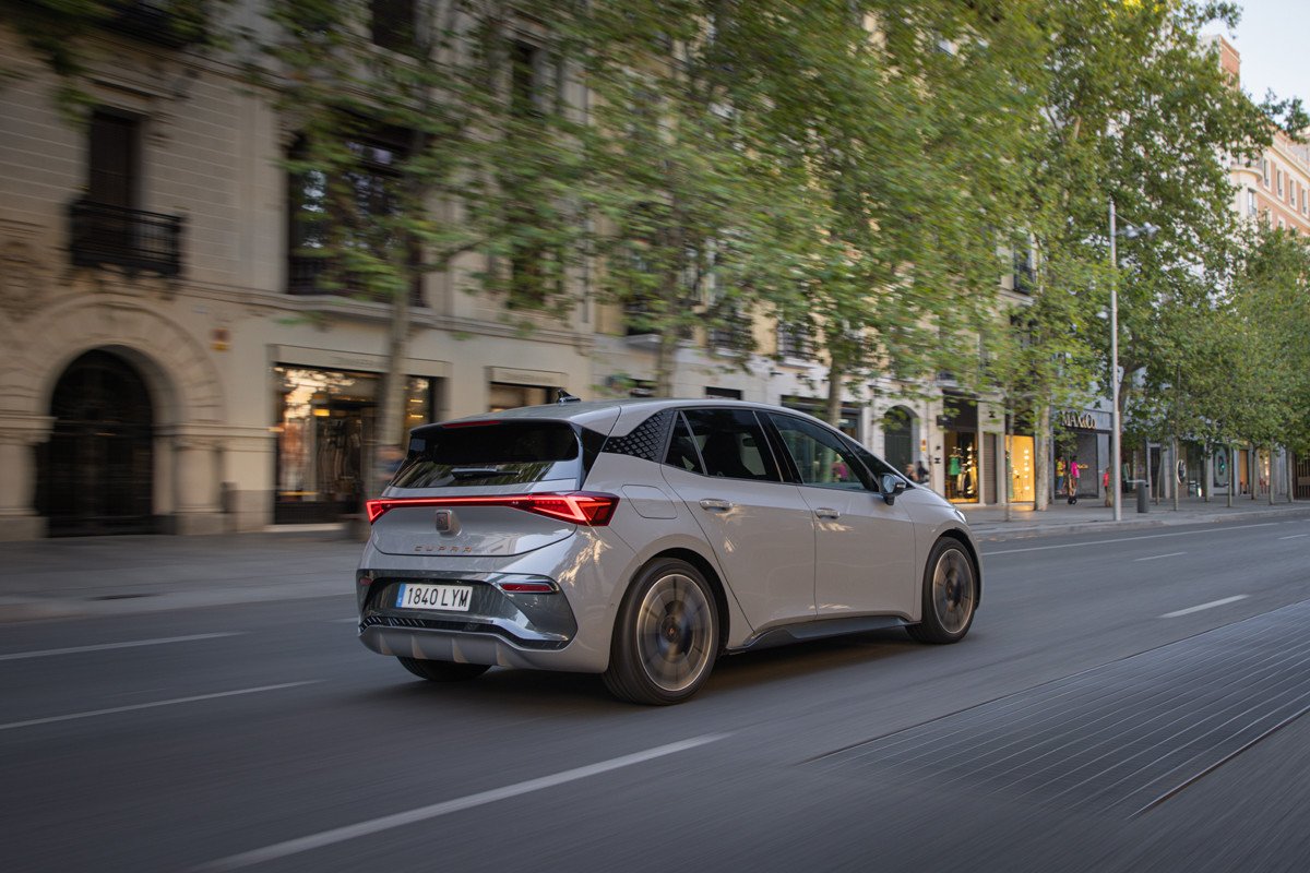 Prueba CUPRA Born con e-Boost: cómo va, versiones y precios