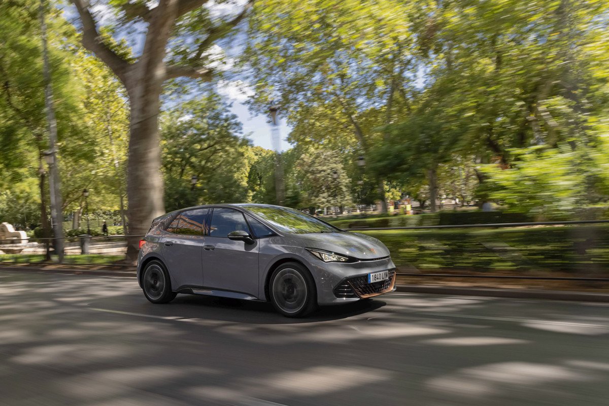 Prueba CUPRA Born con e-Boost: cómo va, versiones y precios