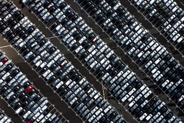 Las ventas de coches suben en octubre, tercer mes consecutivo al alza, con Toyota líder