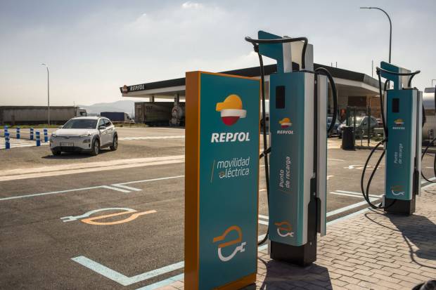 40.000 puntos de carga parados en España: así es difícil vender más coches eléctricos