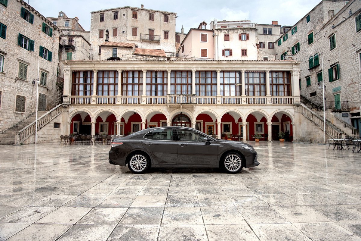 Nuevo Toyota Camry, la vuelta a las berlinas de gran tamaño