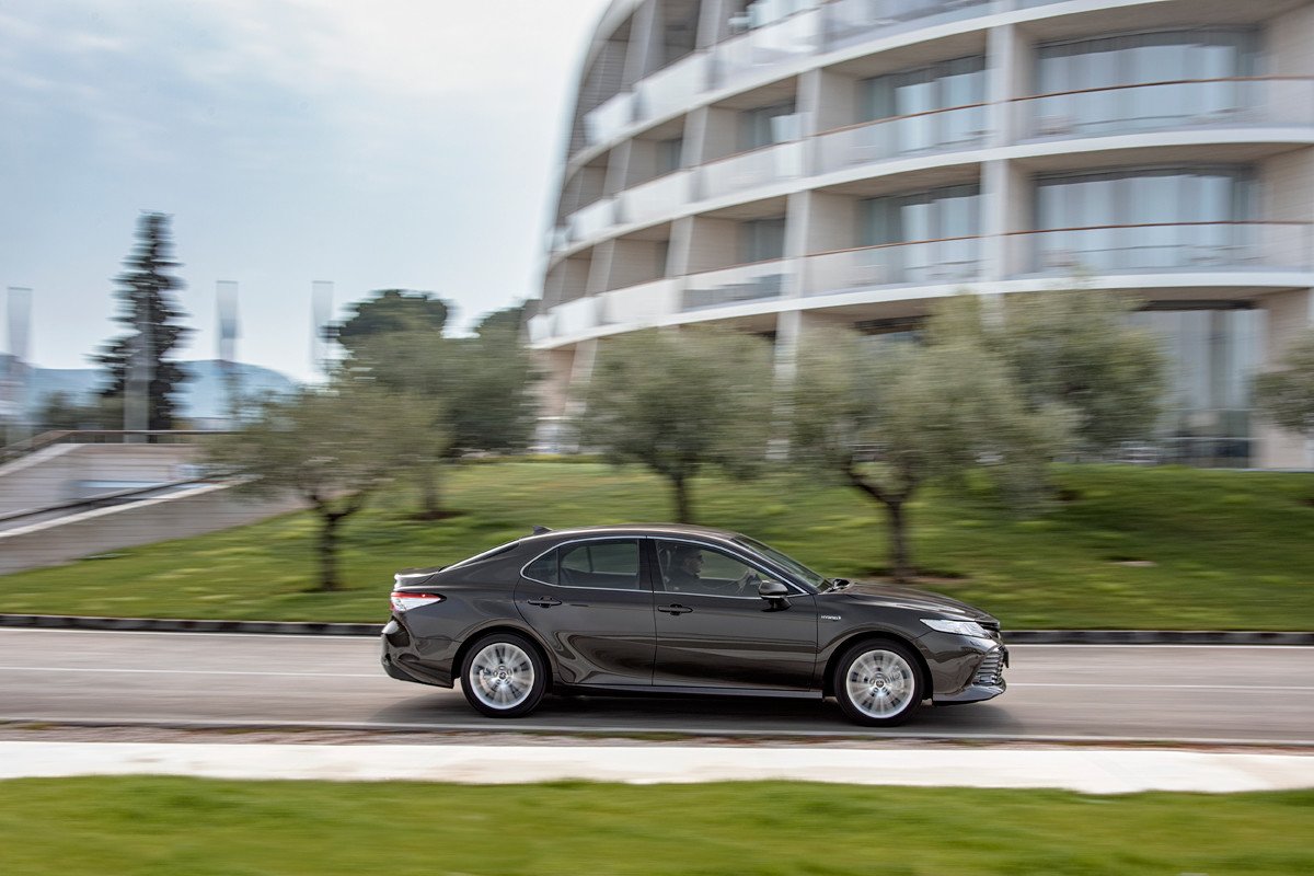 Nuevo Toyota Camry, la vuelta a las berlinas de gran tamaño