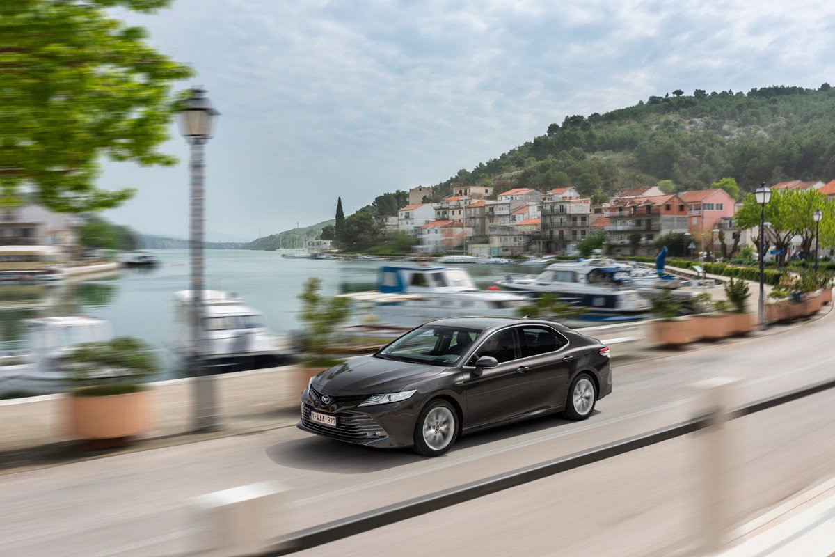 Nuevo Toyota Camry, la vuelta a las berlinas de gran tamaño