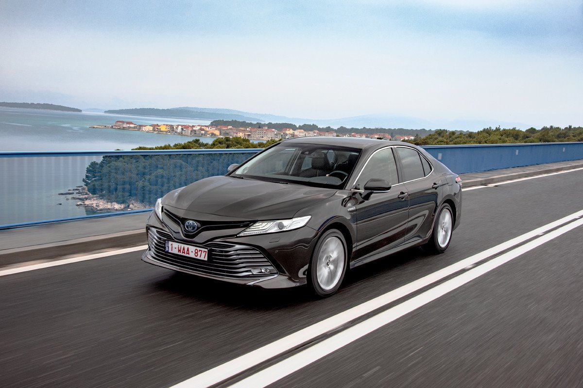 Nuevo Toyota Camry, la vuelta a las berlinas de gran tamaño