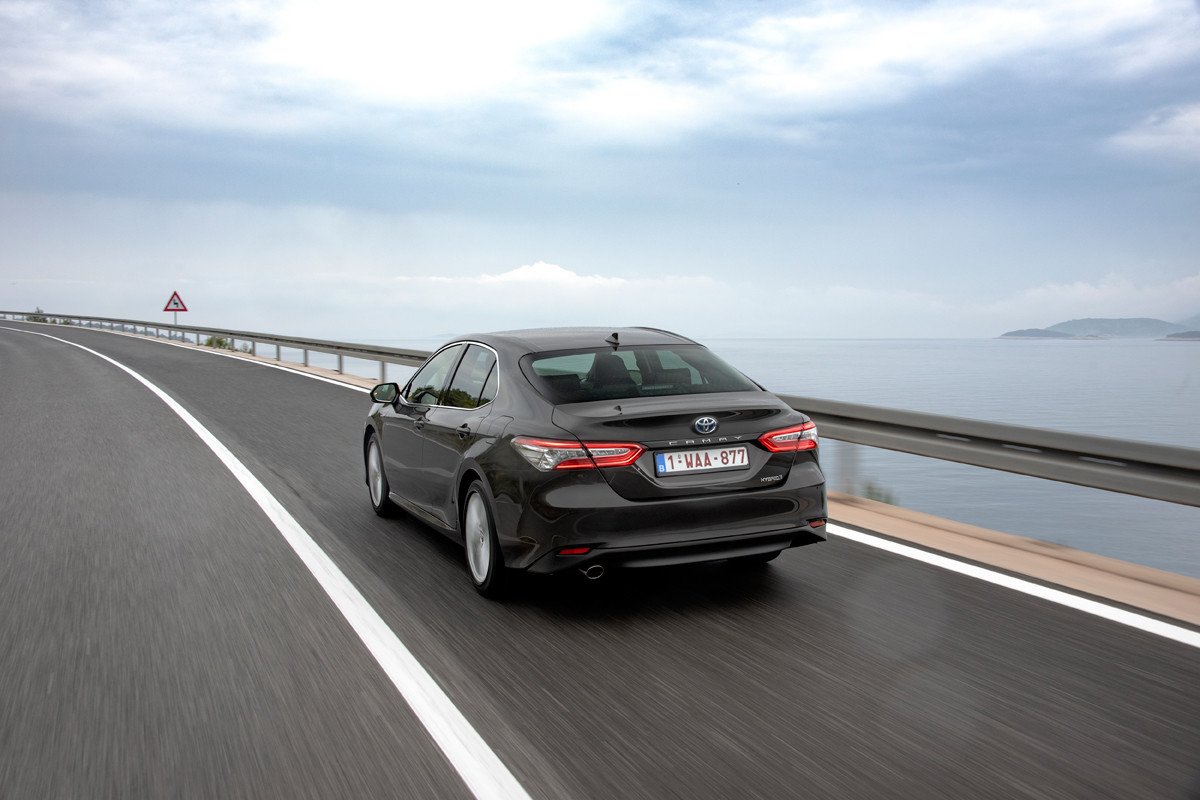 Nuevo Toyota Camry, la vuelta a las berlinas de gran tamaño
