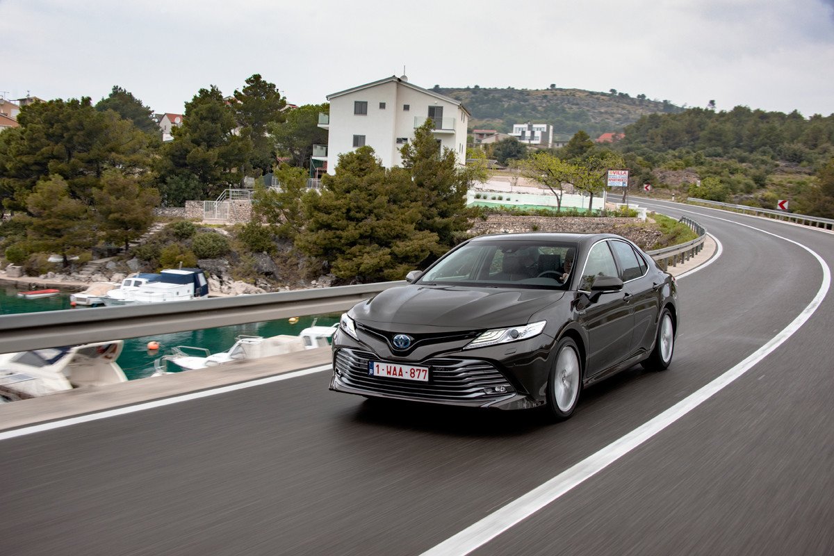Nuevo Toyota Camry, la vuelta a las berlinas de gran tamaño