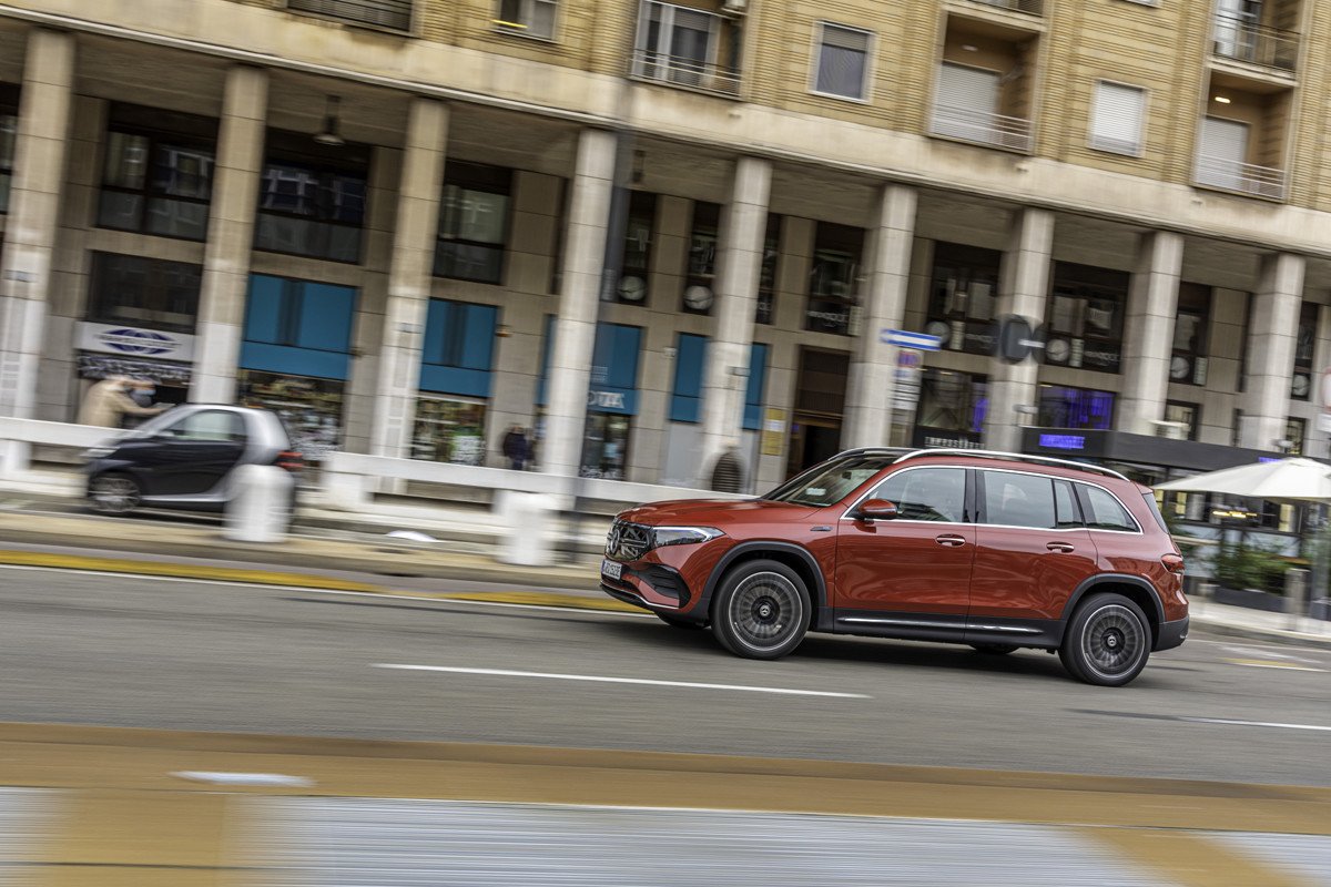 Prueba Mercedes EQB: el SUV eléctrico con 7 asientos y más de 400 km de autonomía