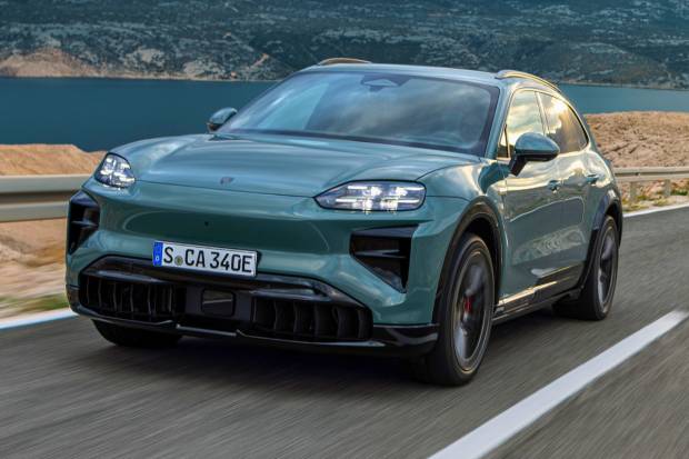 Así es el primer Porsche Cayenne 100% eléctrico: con carga inductiva sin enchufes