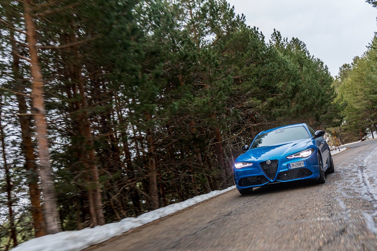 Prueba Alfa Romeo Giulia: pequeños cambios, manteniendo la deportividad y eficacia 