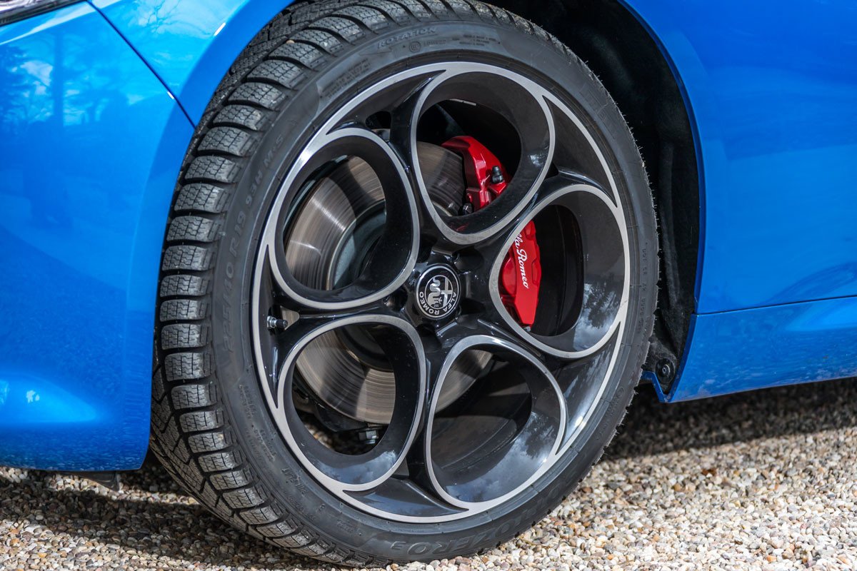 Prueba Alfa Romeo Giulia: pequeños cambios, manteniendo la deportividad y eficacia 