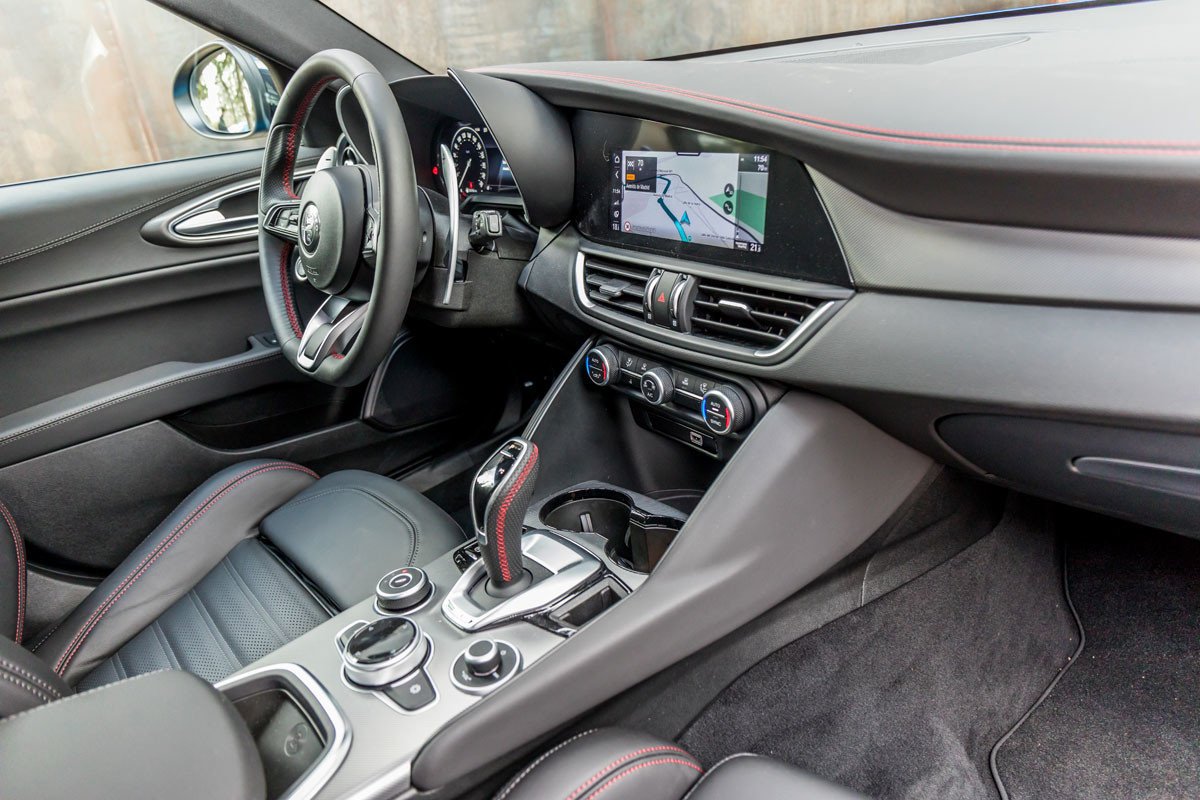 Prueba Alfa Romeo Giulia: pequeños cambios, manteniendo la deportividad y eficacia 