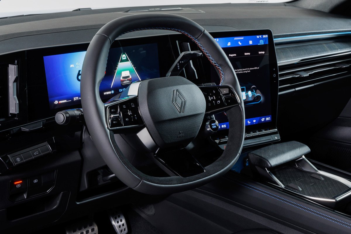 Renault aumenta su gama de SUV coupé con el Rafale, que también se fabrica en España