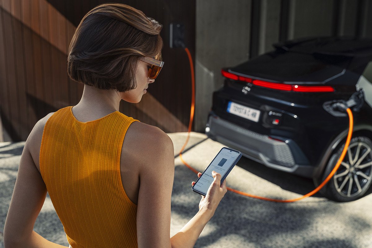 Toyota C-hr PHEV 2