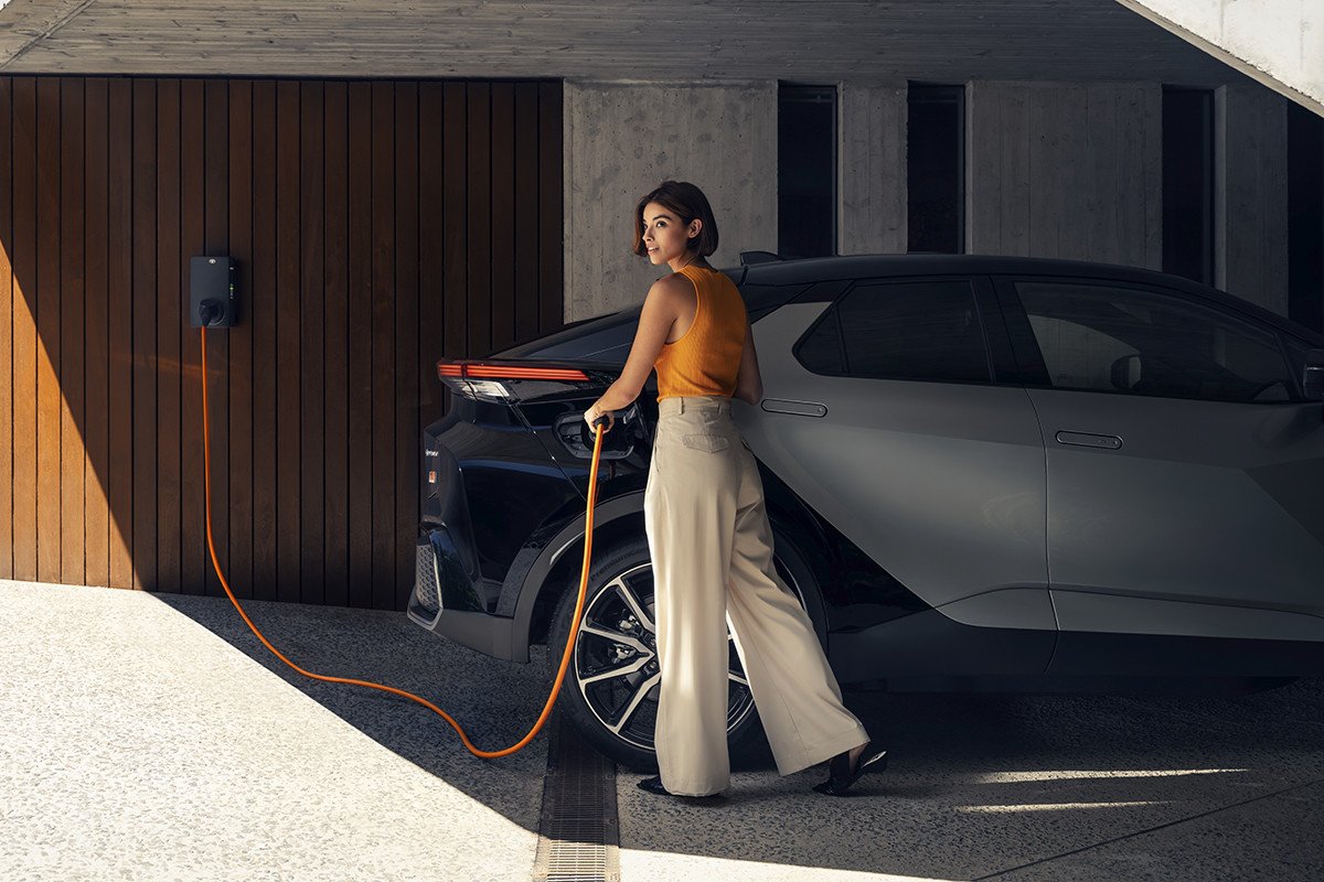 Toyota C-hr PHEV 4