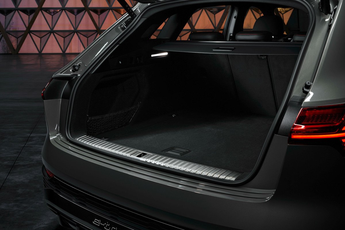 El Audi e-tron se convierte en el Q8 e-tron: así será el nuevo SUV eléctrico