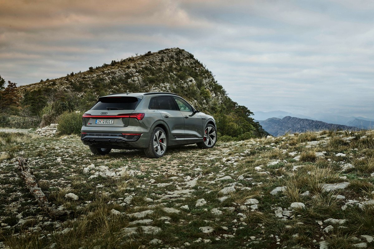 El Audi e-tron se convierte en el Q8 e-tron: así será el nuevo SUV eléctrico