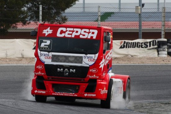 Así es el camión de carreras de Antonio Albacete y el Equipo CEPSA