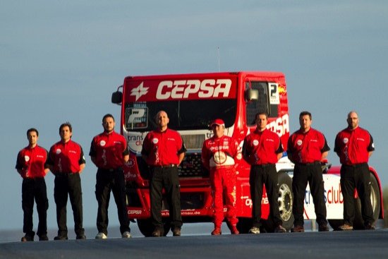Así es el camión de carreras de Antonio Albacete y el Equipo CEPSA