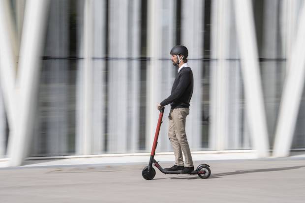 Patinetes eléctricos: cómo usarlos, normativa y otras cosas importantes