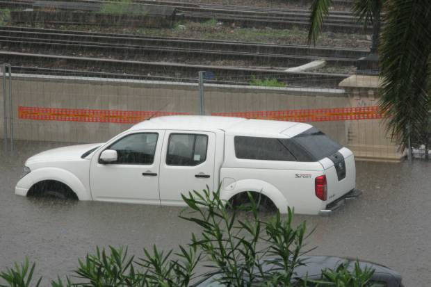 Inundaciones: Cómo actuar paso a paso si te pillan dentro del coche