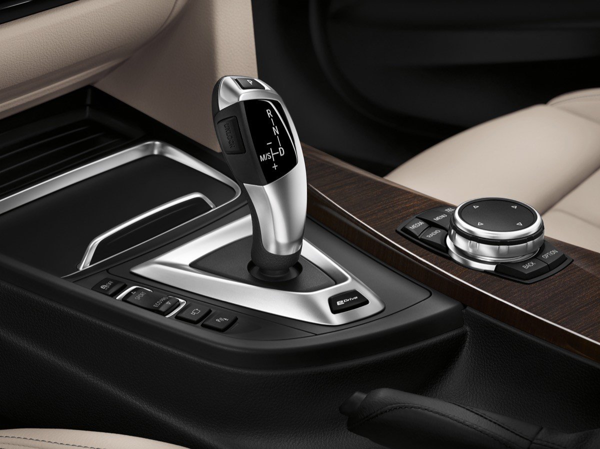 BMW 330e y Serie 2 Active Tourer 225xe: los nuevos híbridos enchufables ya tienen precio