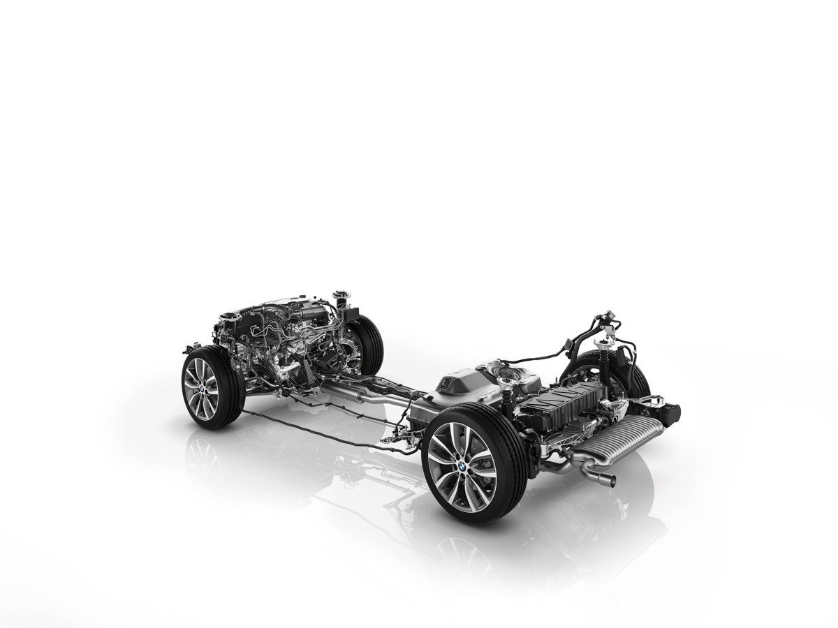 BMW 330e y Serie 2 Active Tourer 225xe: los nuevos híbridos enchufables ya tienen precio