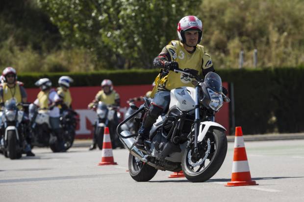 Carnet de moto caducado: ¿tengo que examinarme de nuevo?