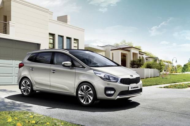 Kia actualiza levemente el Carens