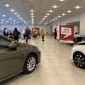 Ranking venta de coches febrero 2023: Toyota y el Dacia Sandero en lo más alto