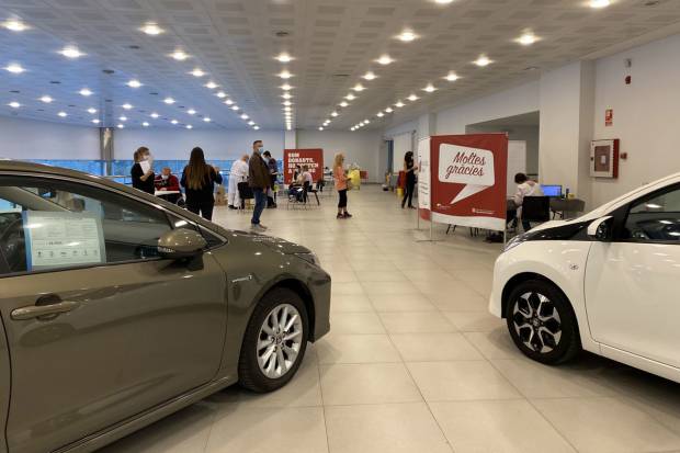 Ranking venta de coches febrero 2023: Toyota y el Dacia Sandero en lo más alto