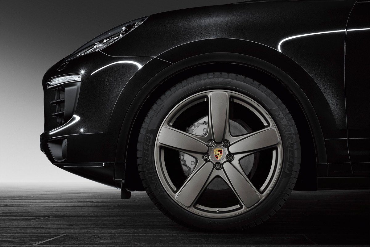 Porsche Exclusive dota de más equipamiento a sus Cayenne, Macan y Panamera