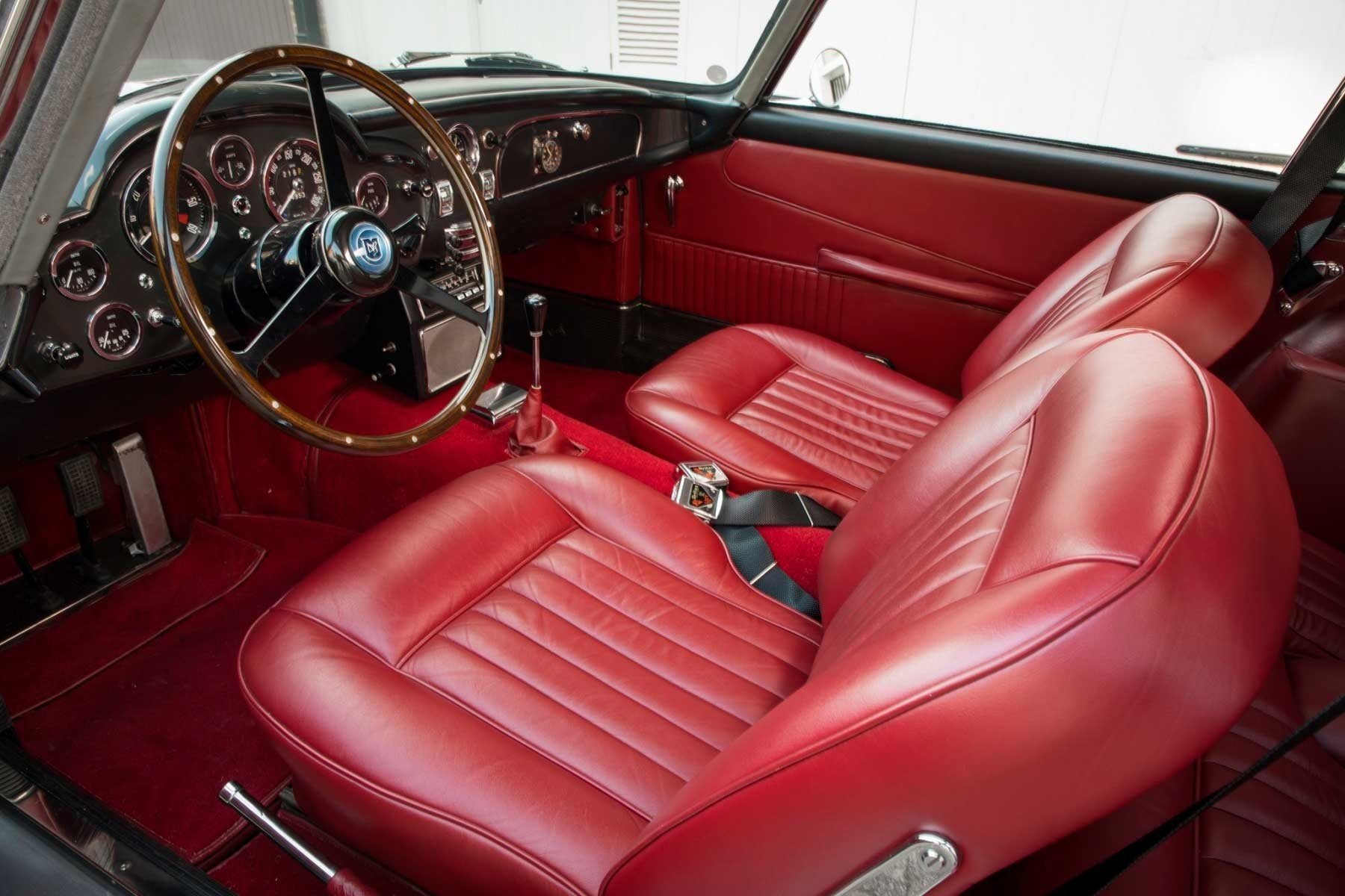 Aston Martin DB5: más allá de 007