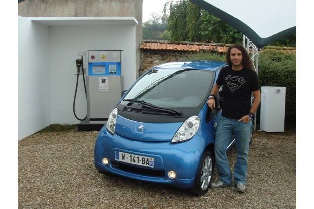 Prueba: Peugeot iOn, probamos el coche de la Reina Doña Sofía por París