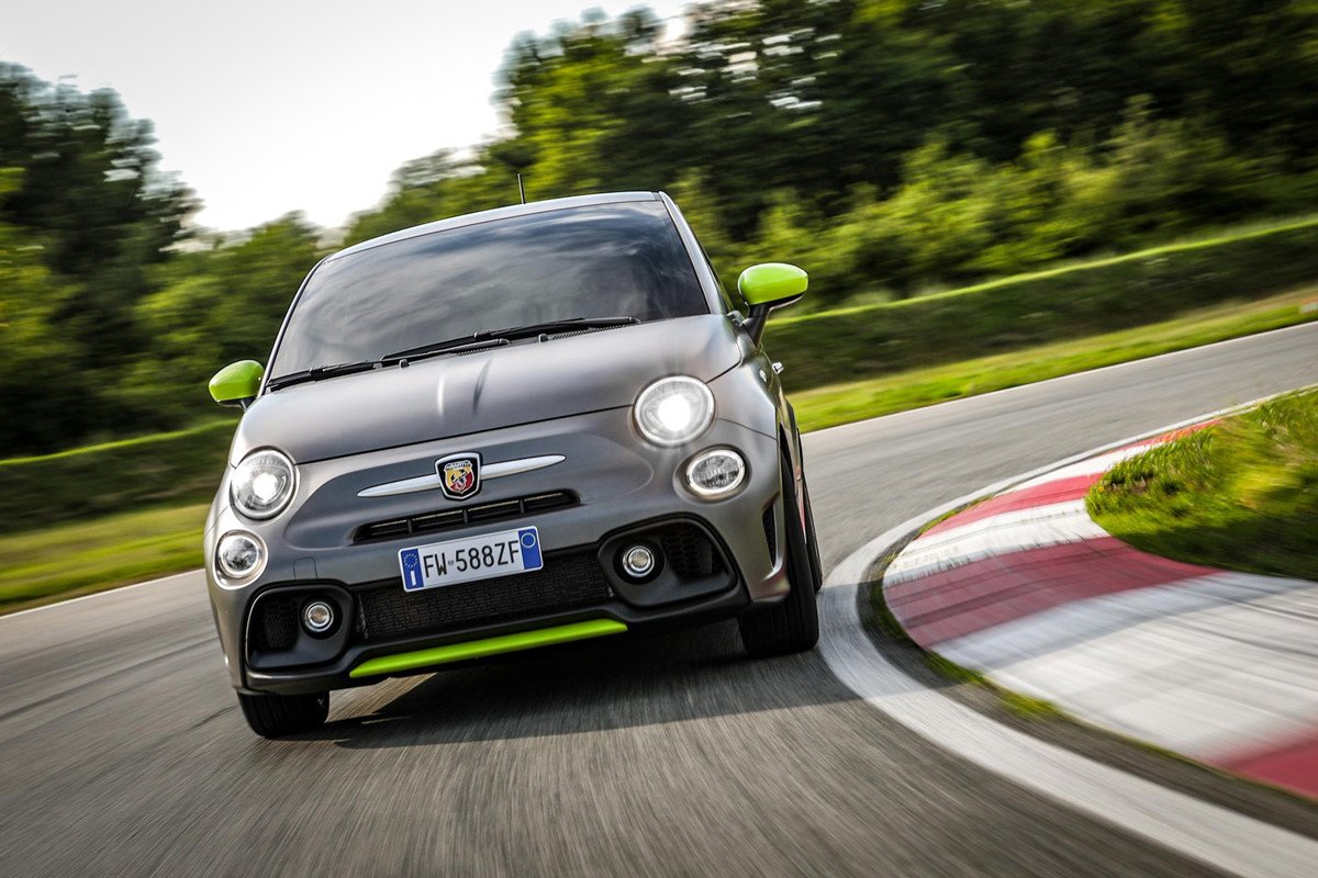 El Abarth 595 Pista se actualiza con más potencia