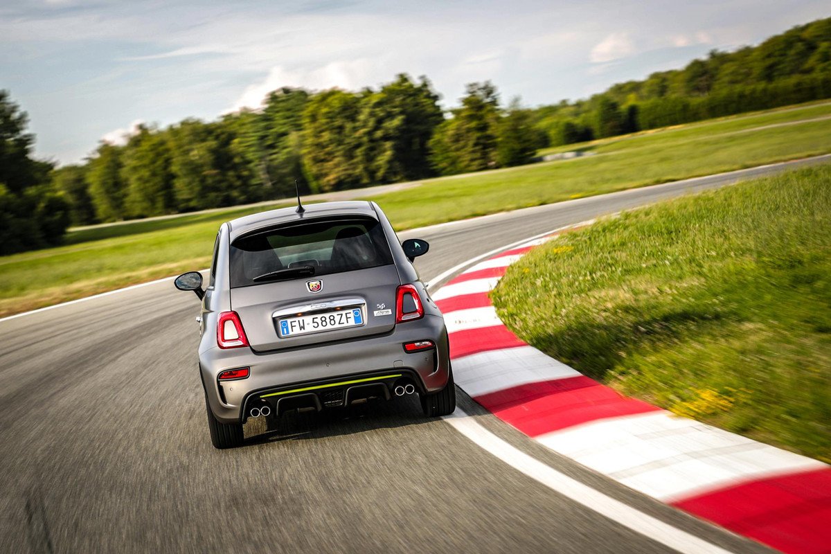 El Abarth 595 Pista se actualiza con más potencia